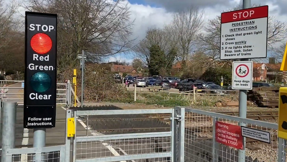 Miniature stop lights at Jetty Avenue crossing in Woodbridge